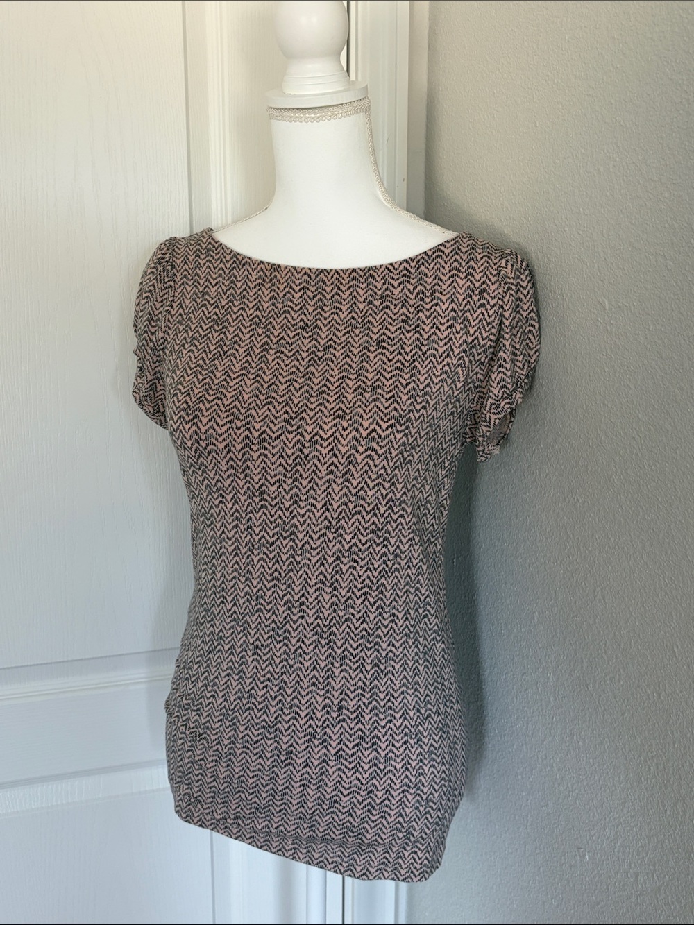 Loft Womens Chevron Short Sleeve Knit Top in Beige and Black